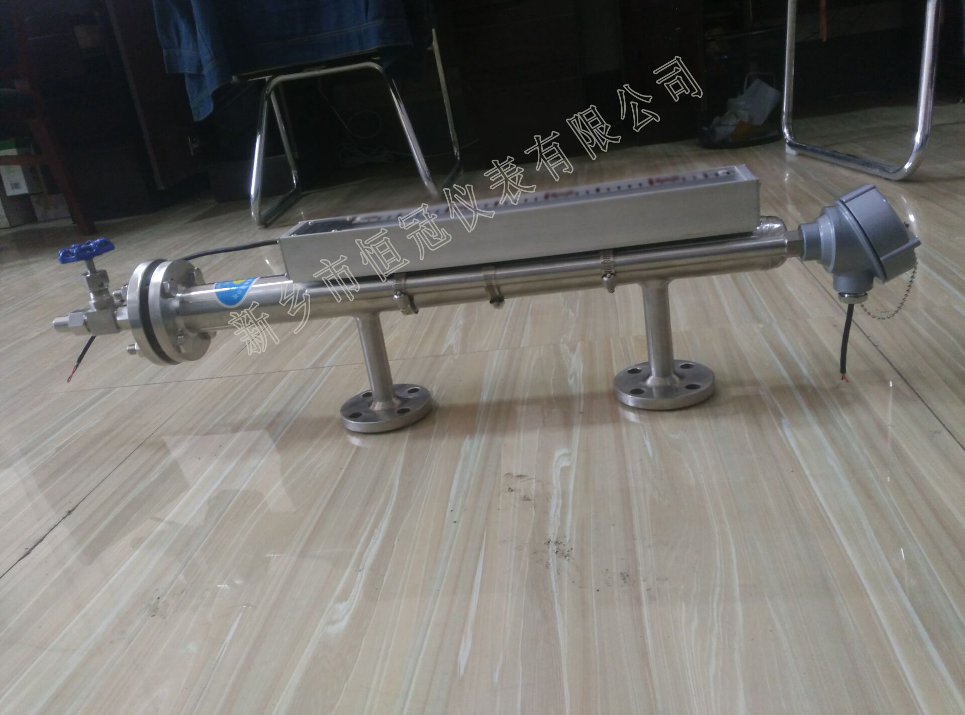 湖北訂制的磁敏電子雙色液位計防腐型已發(fā)貨，梁經(jīng)理您保持手機暢通，以方便接收